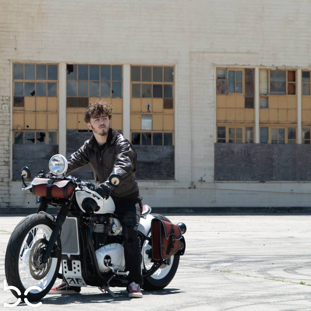 Triumph Bonneville Bobber Engine Accent Left - Wings
